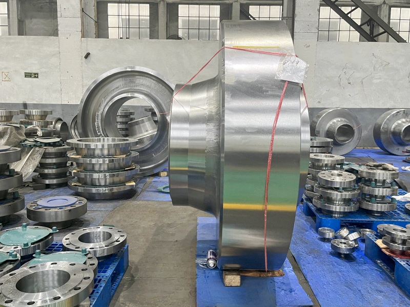 Pressure vessel flanges